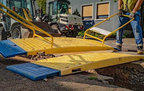 lowpro-23-05-road-plate-blue-edge-blue-traffic-safety-application-ss-p-4